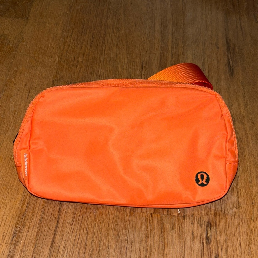 lululemon Everywhere Belt Bag  NWT